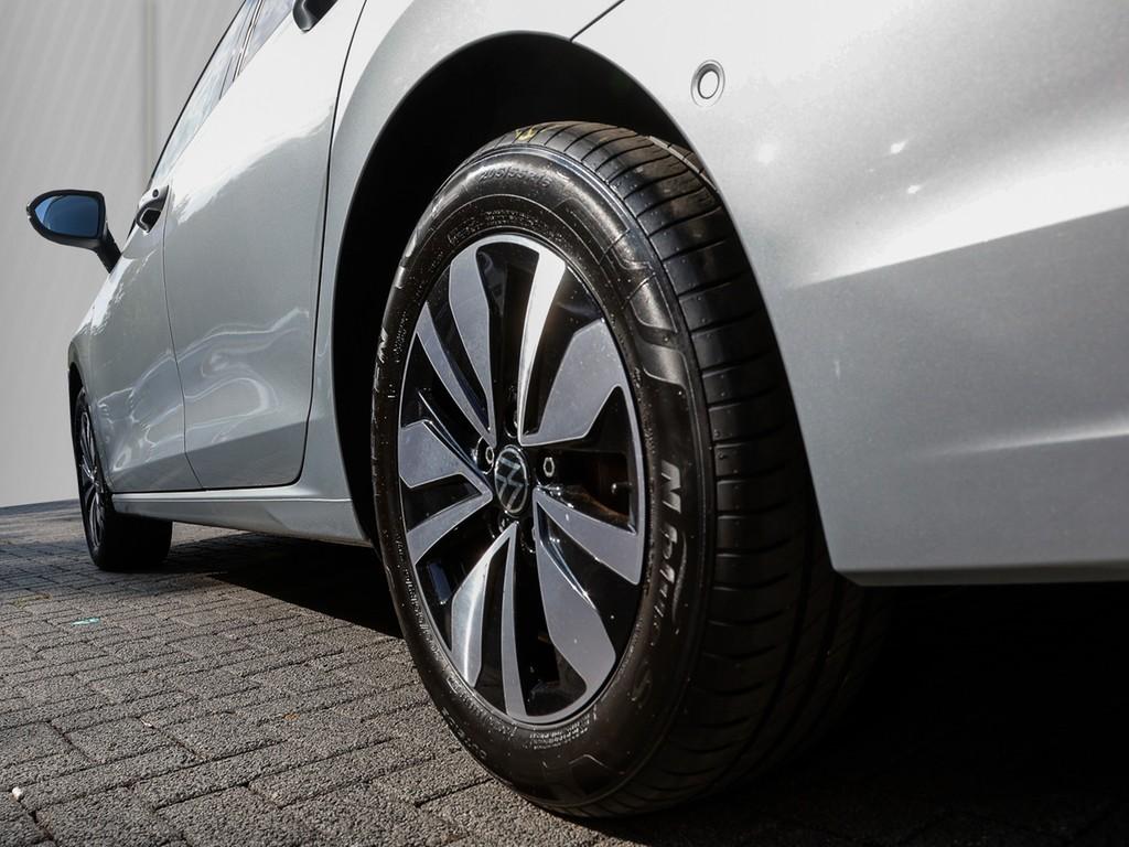 Volkswagen Golf 2025 г. Серебристый, пробег 34920 км