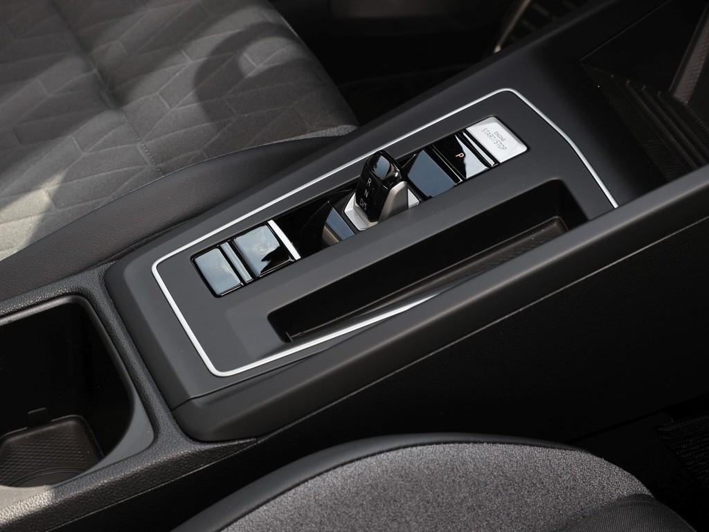 Volkswagen Golf 2025 г. Серебристый, пробег 34920 км
