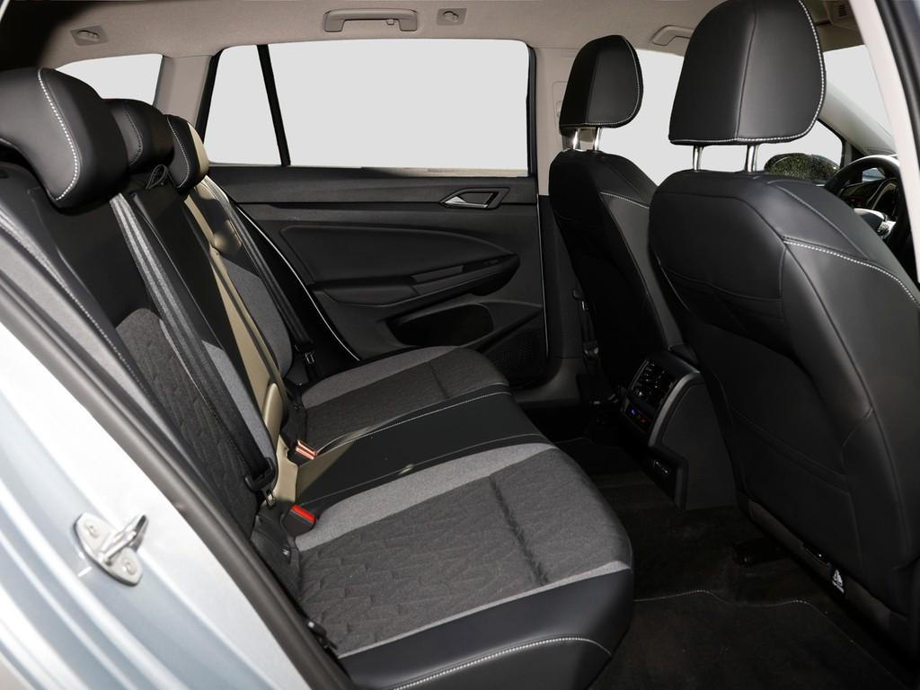 Volkswagen Golf 2025 г. Серебристый, пробег 34920 км