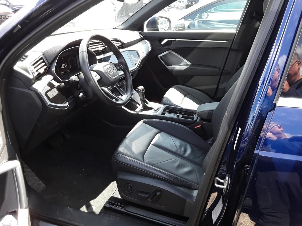 Audi Q3 2022 г. Синий, пробег 39008 км