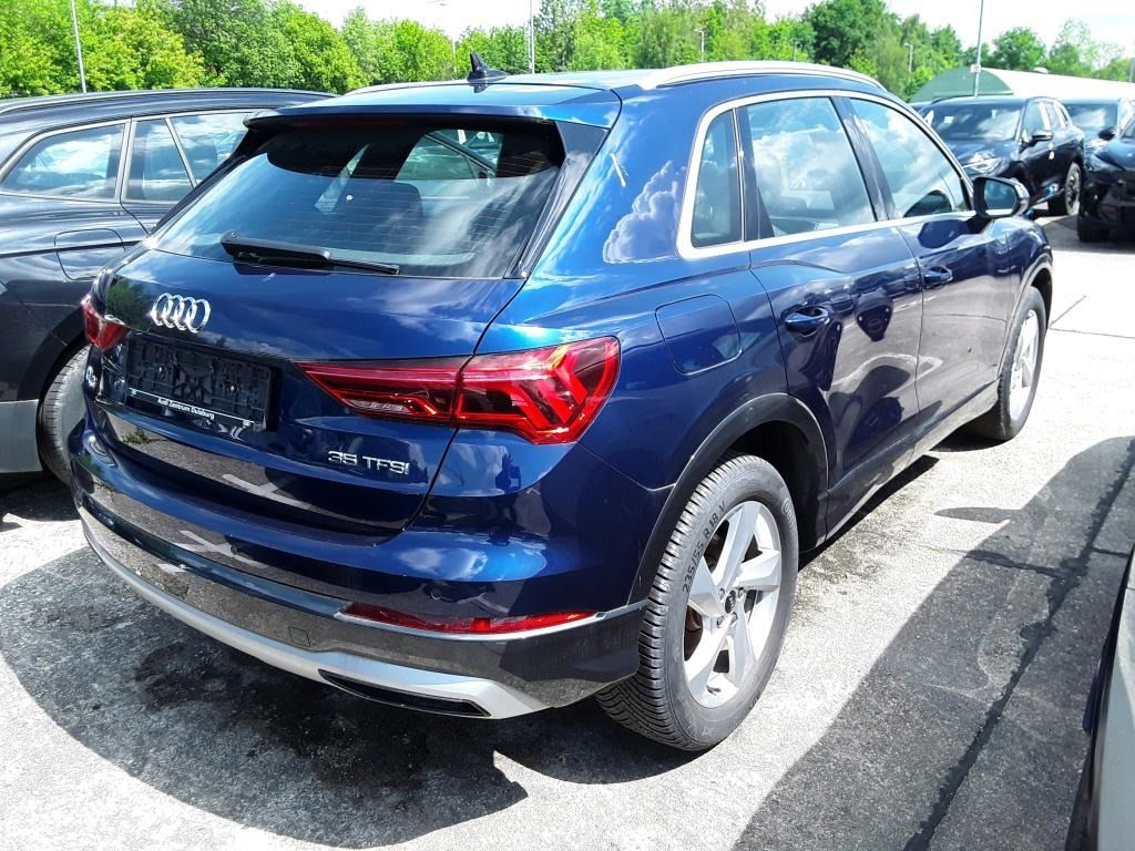 Audi Q3 2022 г. Синий, пробег 39008 км