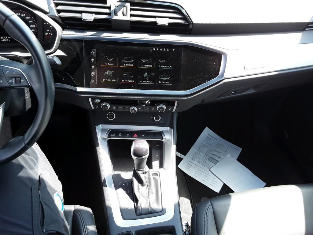 Audi Q3 2022 г. Синий, пробег 39008 км