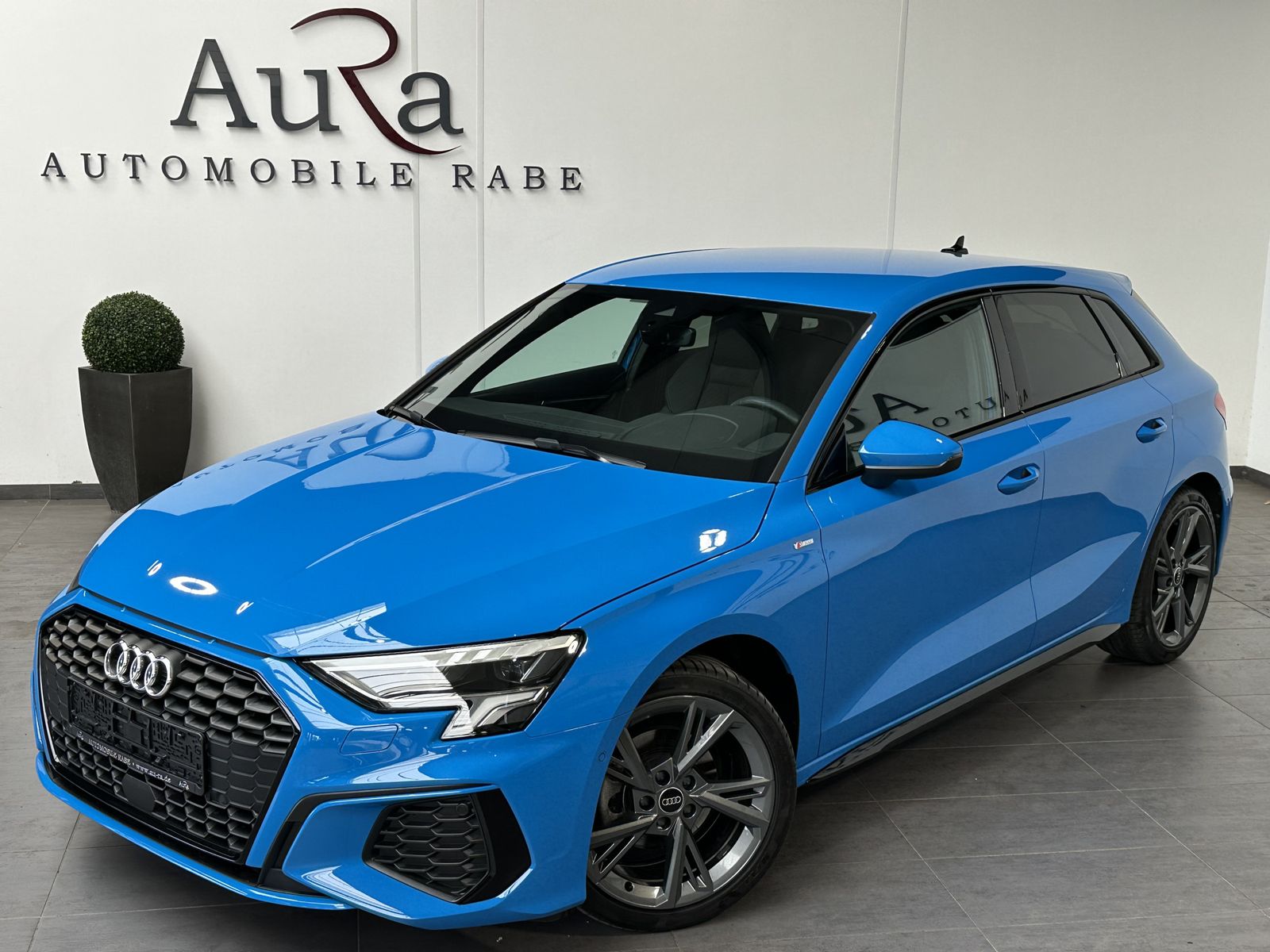 Audi A3 2023 г. Синий, пробег 26750 км