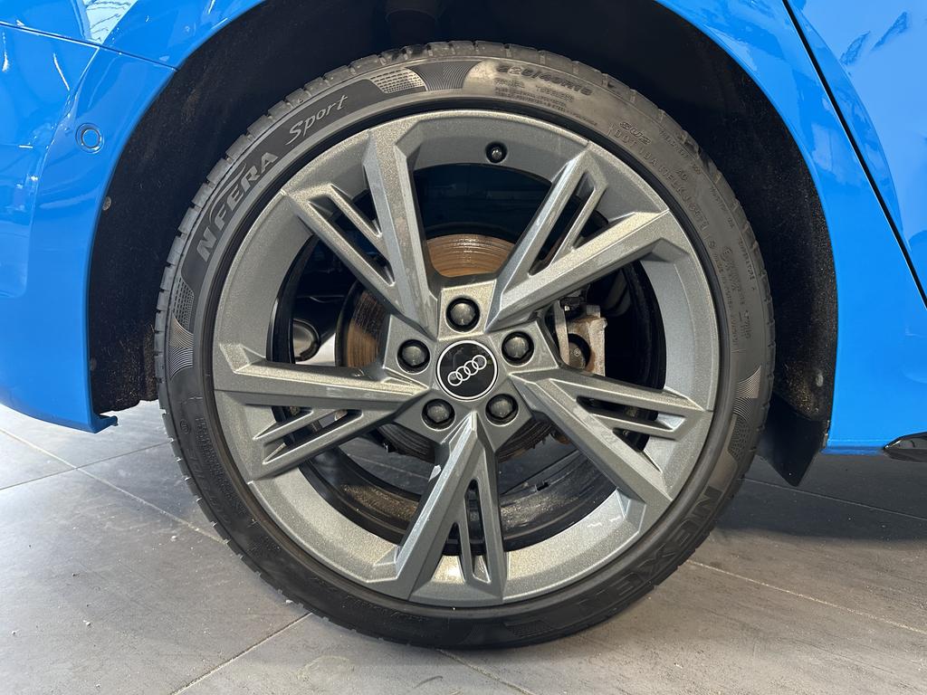 Audi A3 2023 г. Синий, пробег 26750 км