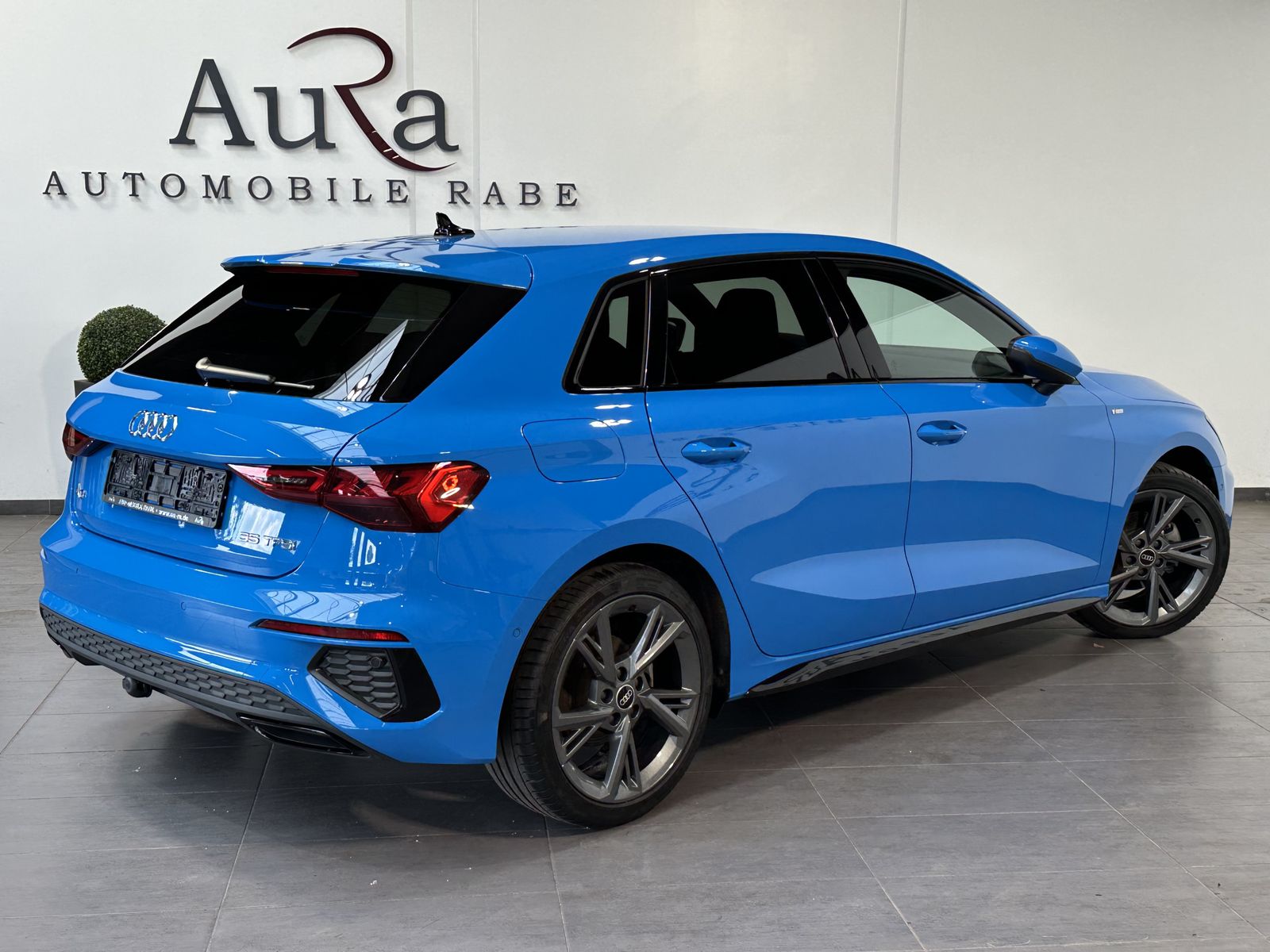 Audi A3 2023 г. Синий, пробег 26750 км