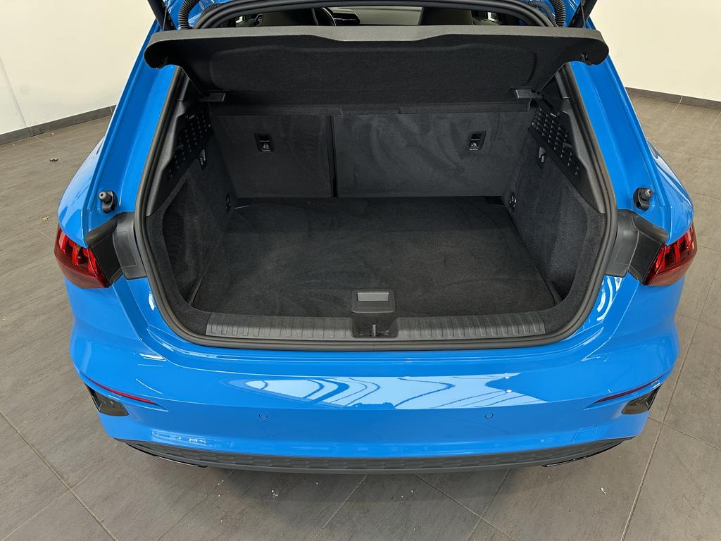 Audi A3 2023 г. Синий, пробег 26750 км