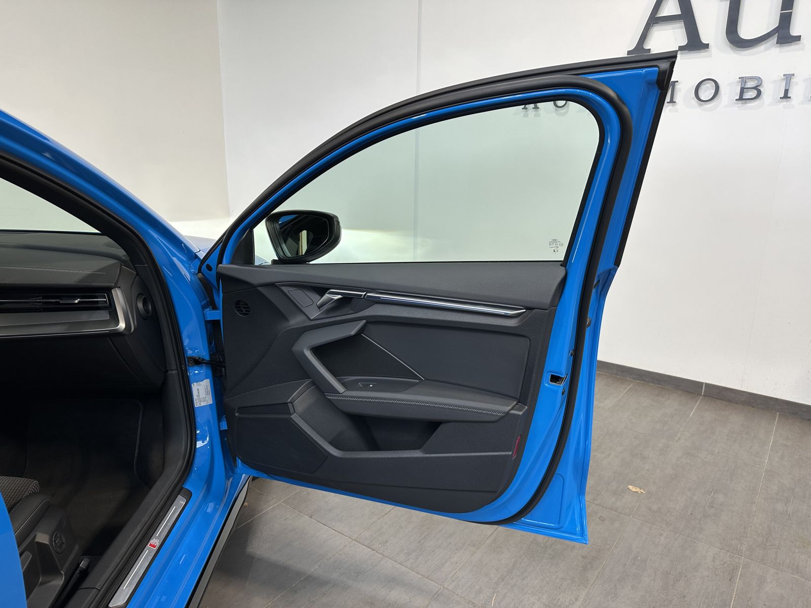Audi A3 2023 г. Синий, пробег 26750 км
