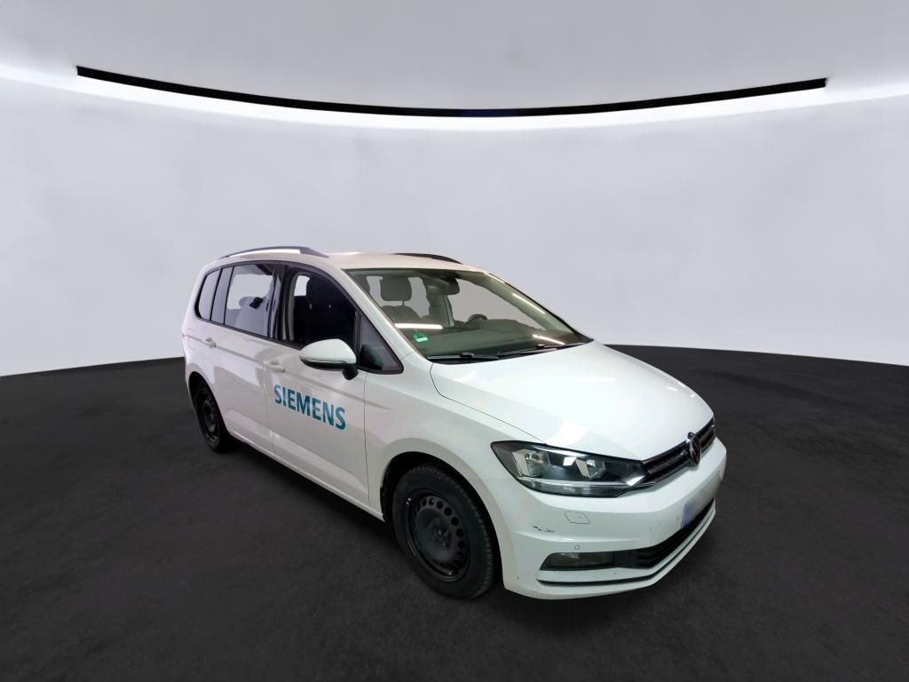 Volkswagen Touran 2023 г. Белый, пробег 48417 км