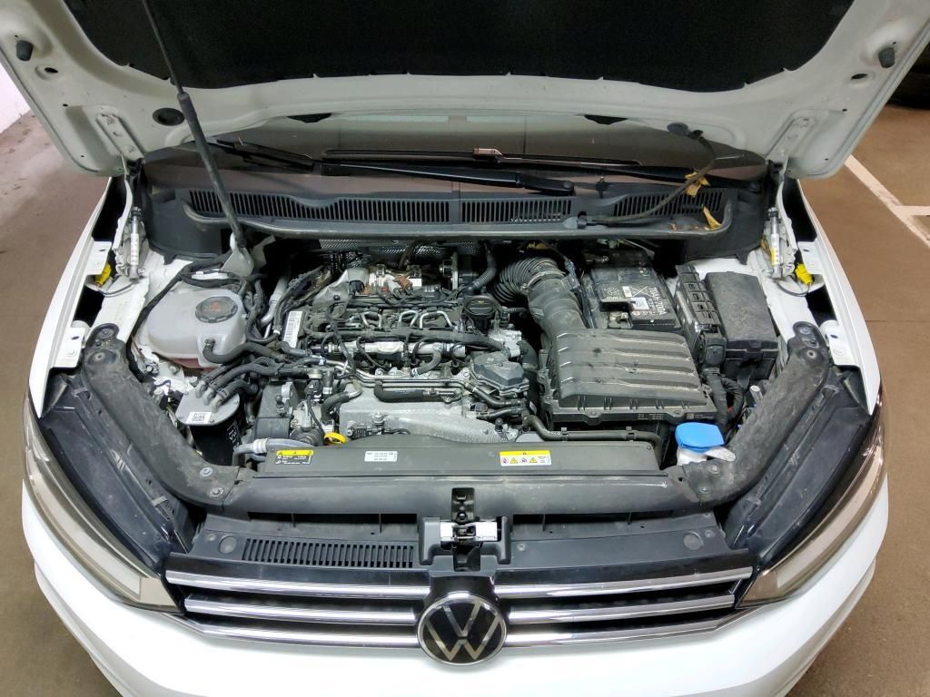 Volkswagen Touran 2023 г. Белый, пробег 48417 км