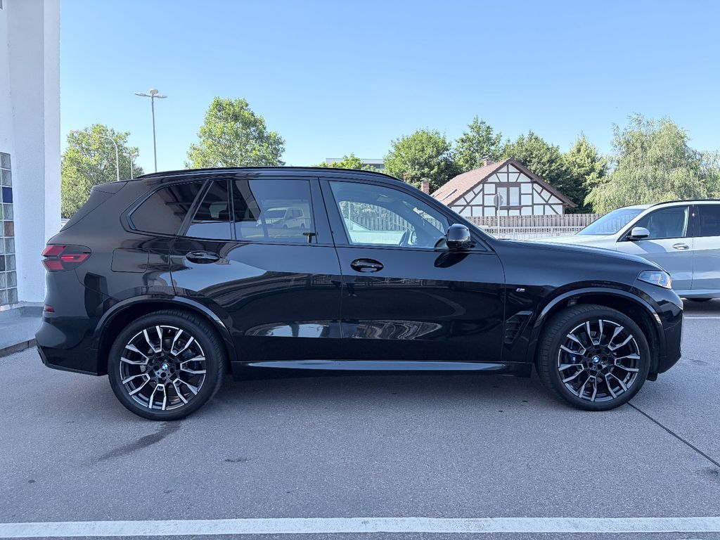 BMW X5 2023 г. Чёрный, пробег 59000 км