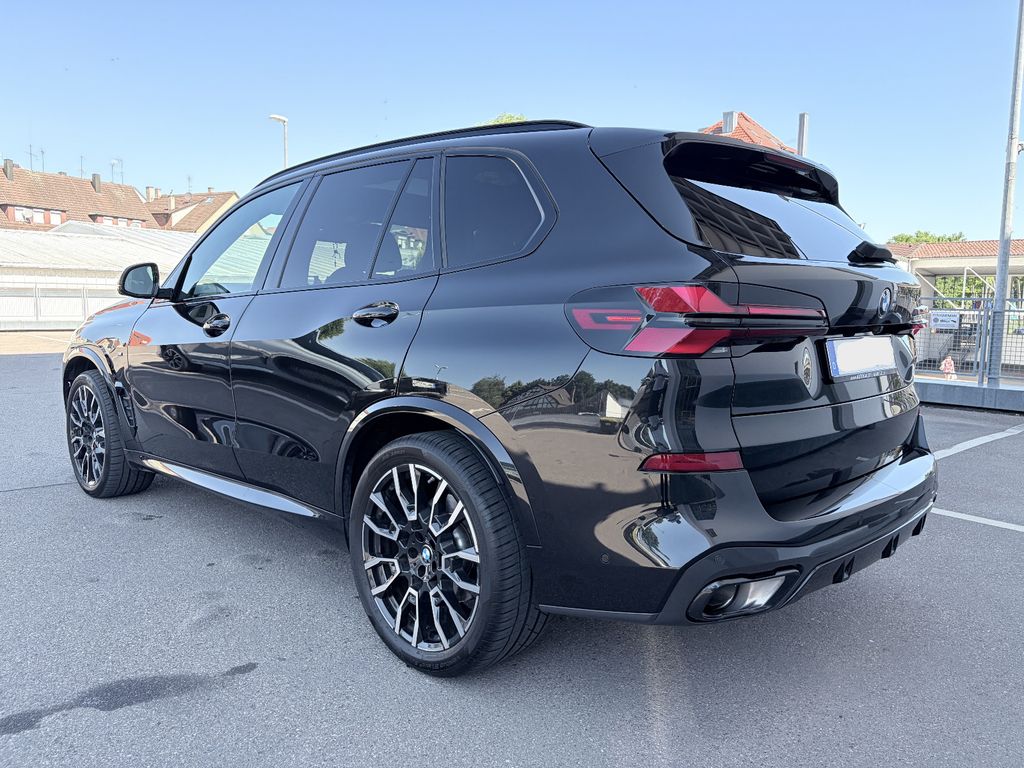 BMW X5 2023 г. Чёрный, пробег 59000 км