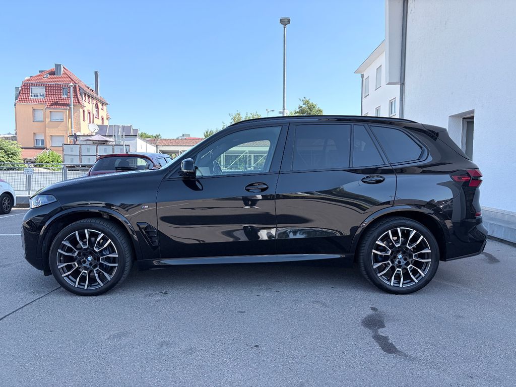BMW X5 2023 г. Чёрный, пробег 59000 км
