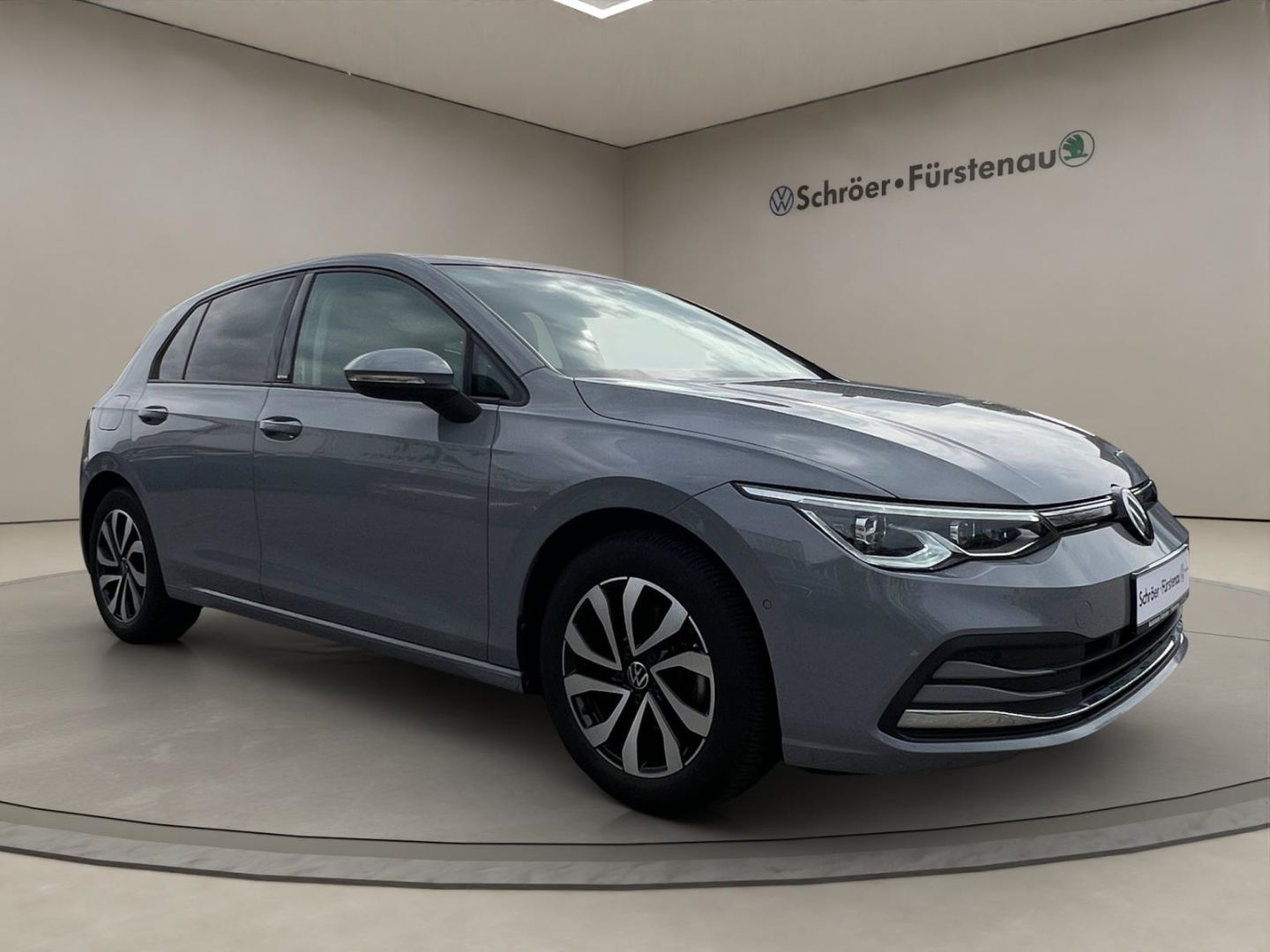 Volkswagen Golf 2022 г. Серый, пробег 49500 км