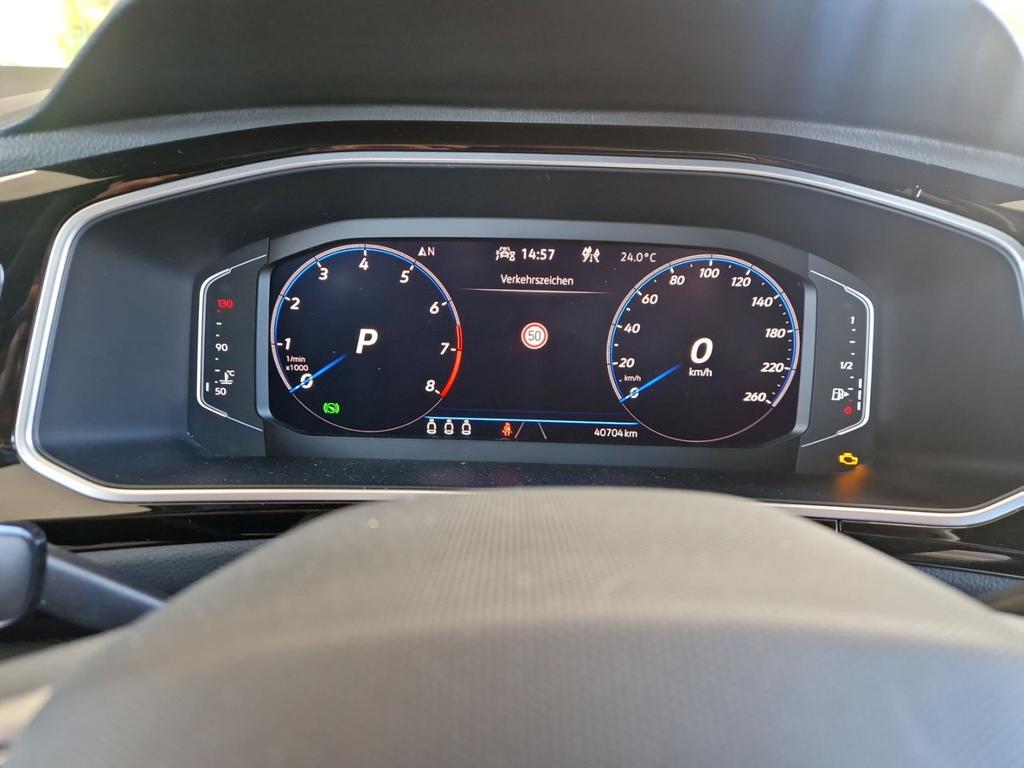 Volkswagen T-Roc 2023 г. Серый, пробег 40682 км