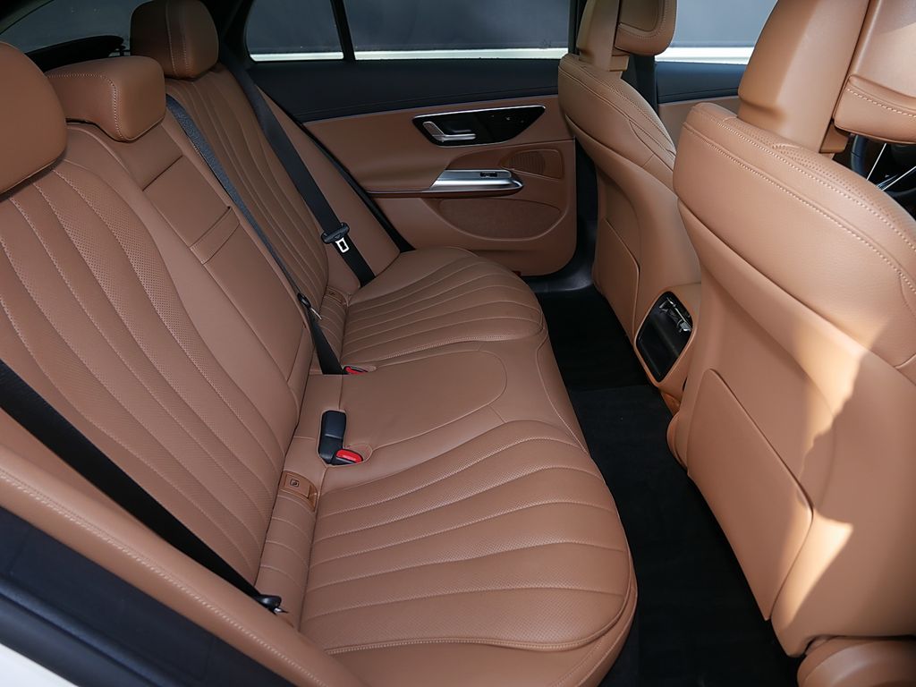 Mercedes-Benz E 450 2025 г. Белый, пробег 38531 км