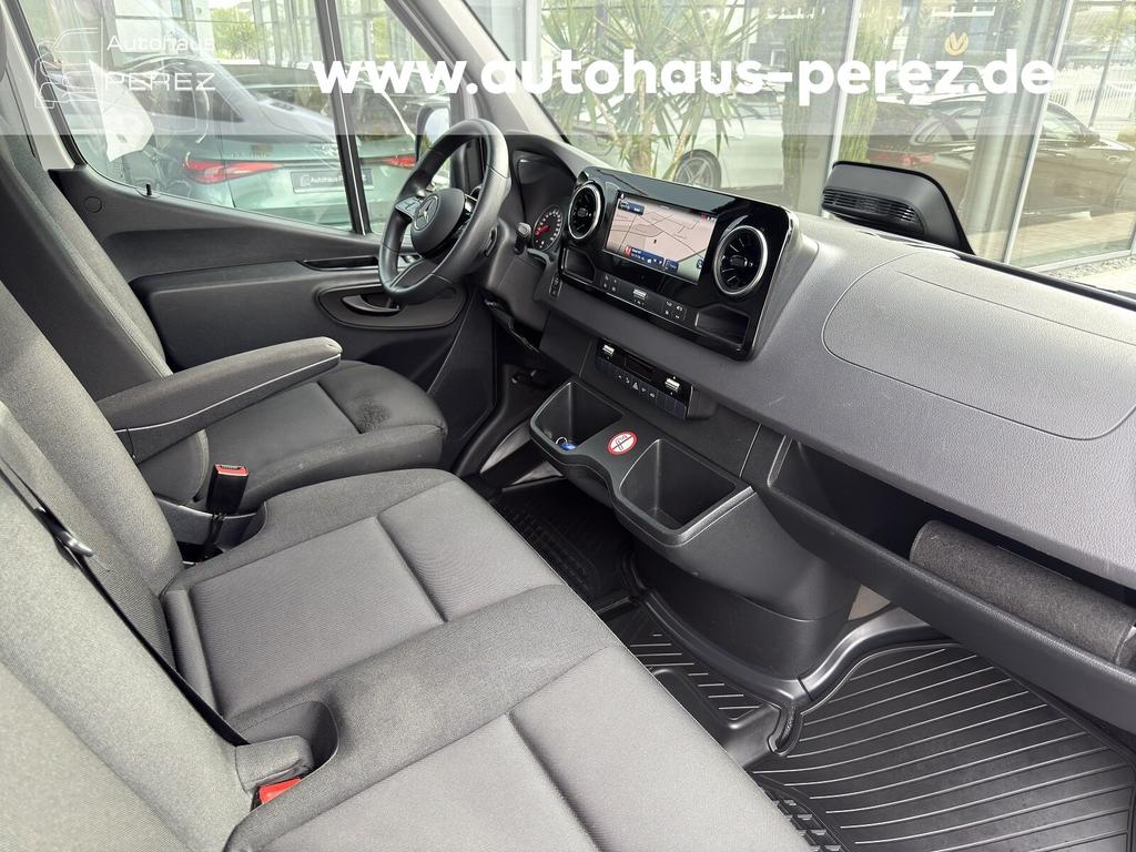 Mercedes-Benz SPRINTER 2024 г. Белый, пробег 24950 км