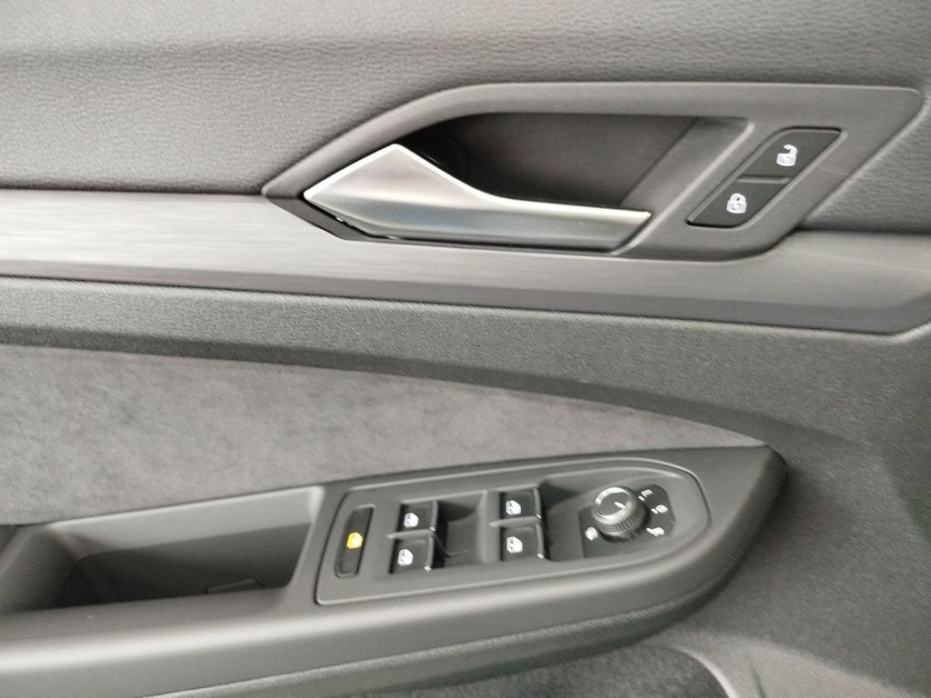 Volkswagen Golf 2024 г. Серый, пробег 38487 км