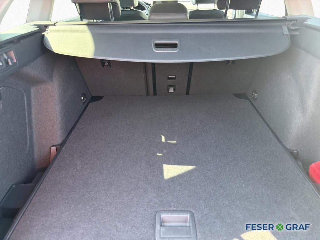 Volkswagen Golf 2025 г. Серый, пробег 25600 км