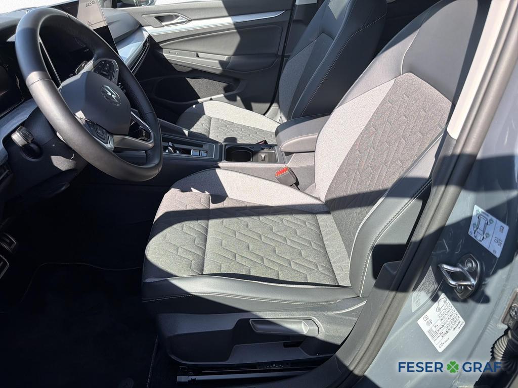 Volkswagen Golf 2025 г. Серый, пробег 25600 км