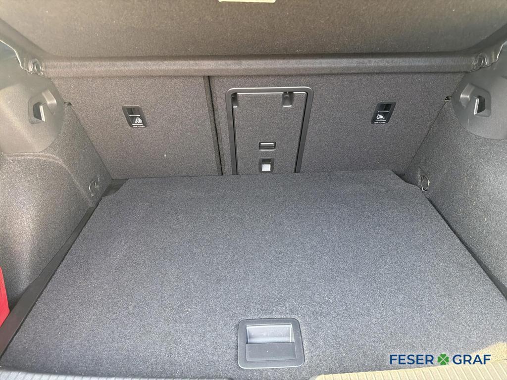 Volkswagen Golf 2023 г. Чёрный, пробег 29200 км