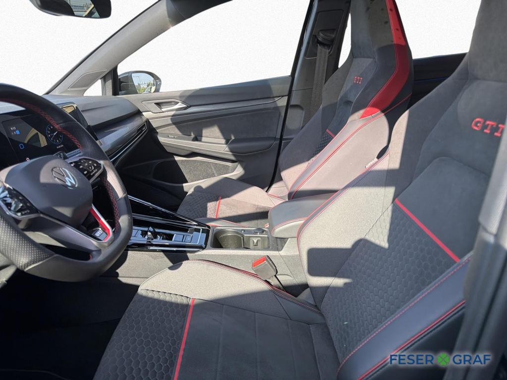 Volkswagen Golf 2023 г. Чёрный, пробег 29200 км