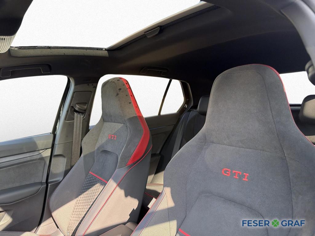 Volkswagen Golf 2023 г. Чёрный, пробег 29200 км
