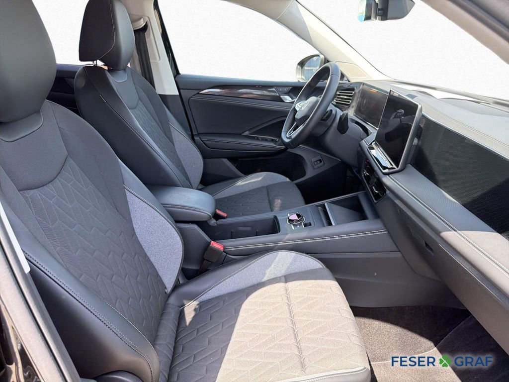 Volkswagen Tiguan 2025 г. Чёрный, пробег 23400 км