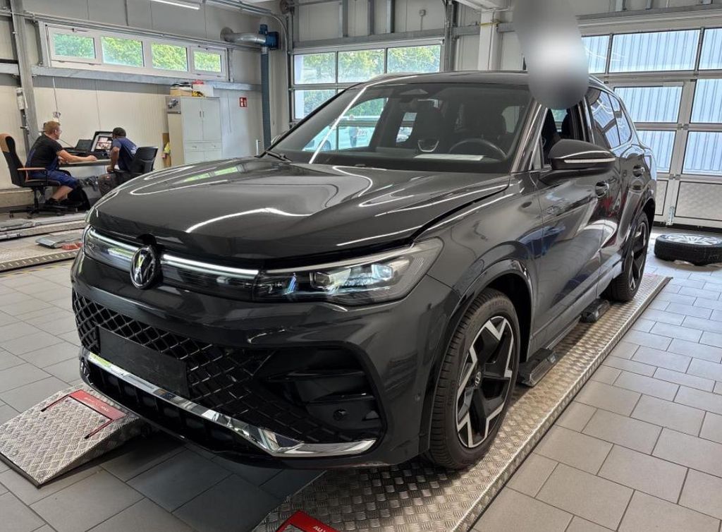 Volkswagen Tiguan 2024 г. Серый, пробег 26550 км