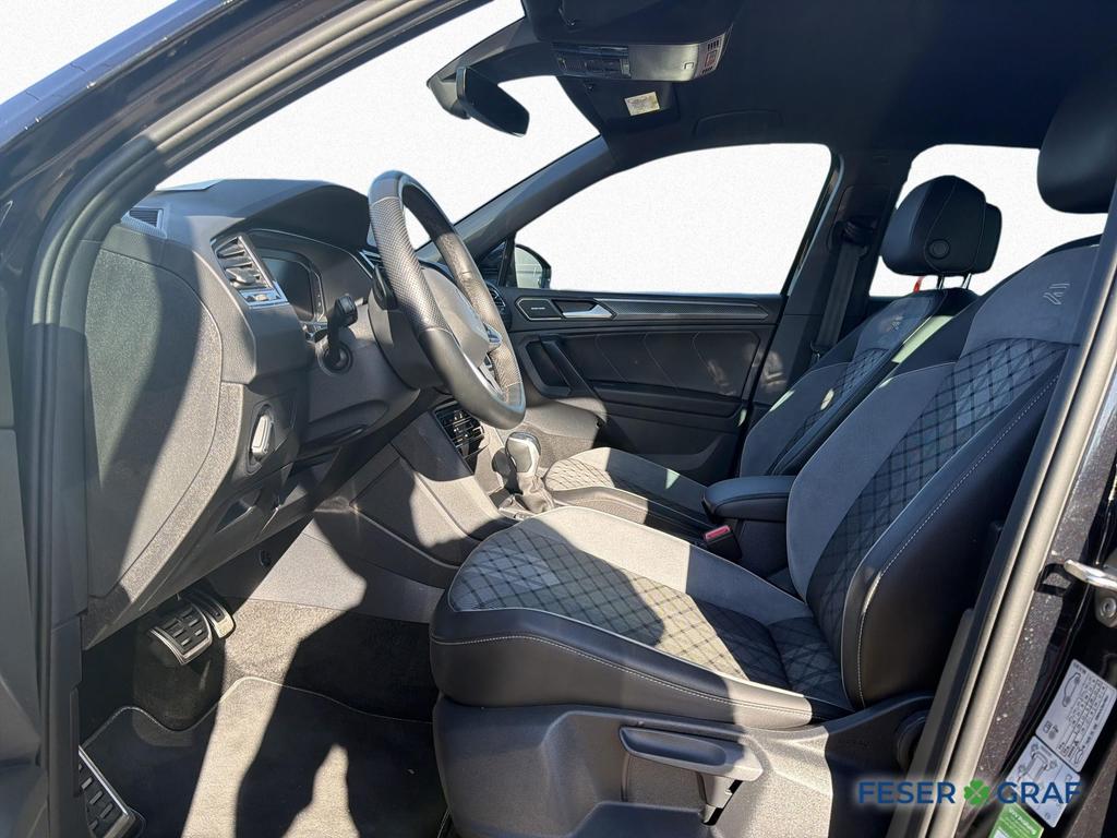 Volkswagen Tiguan 2023 г. Чёрный, пробег 24400 км