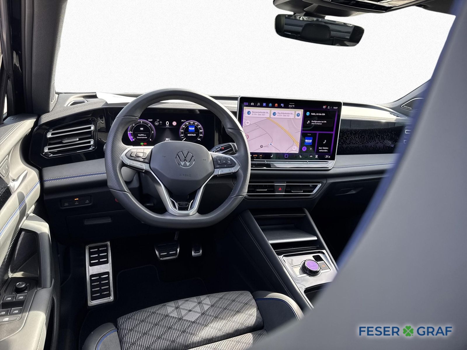 Volkswagen Tiguan 2025 г. Чёрный, пробег 14400 км