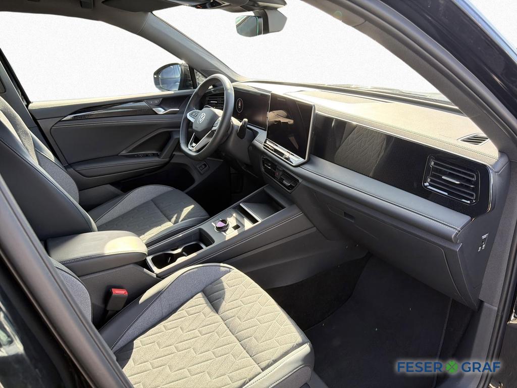 Volkswagen Tiguan 2025 г. Чёрный, пробег 26300 км