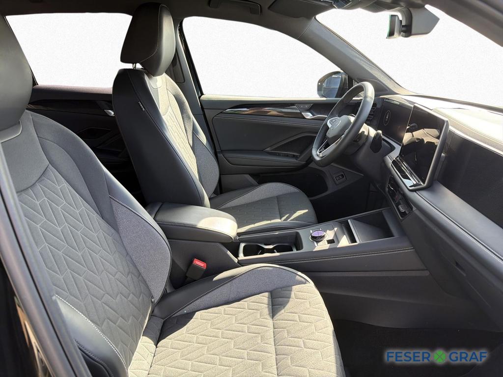 Volkswagen Tiguan 2025 г. Чёрный, пробег 26300 км