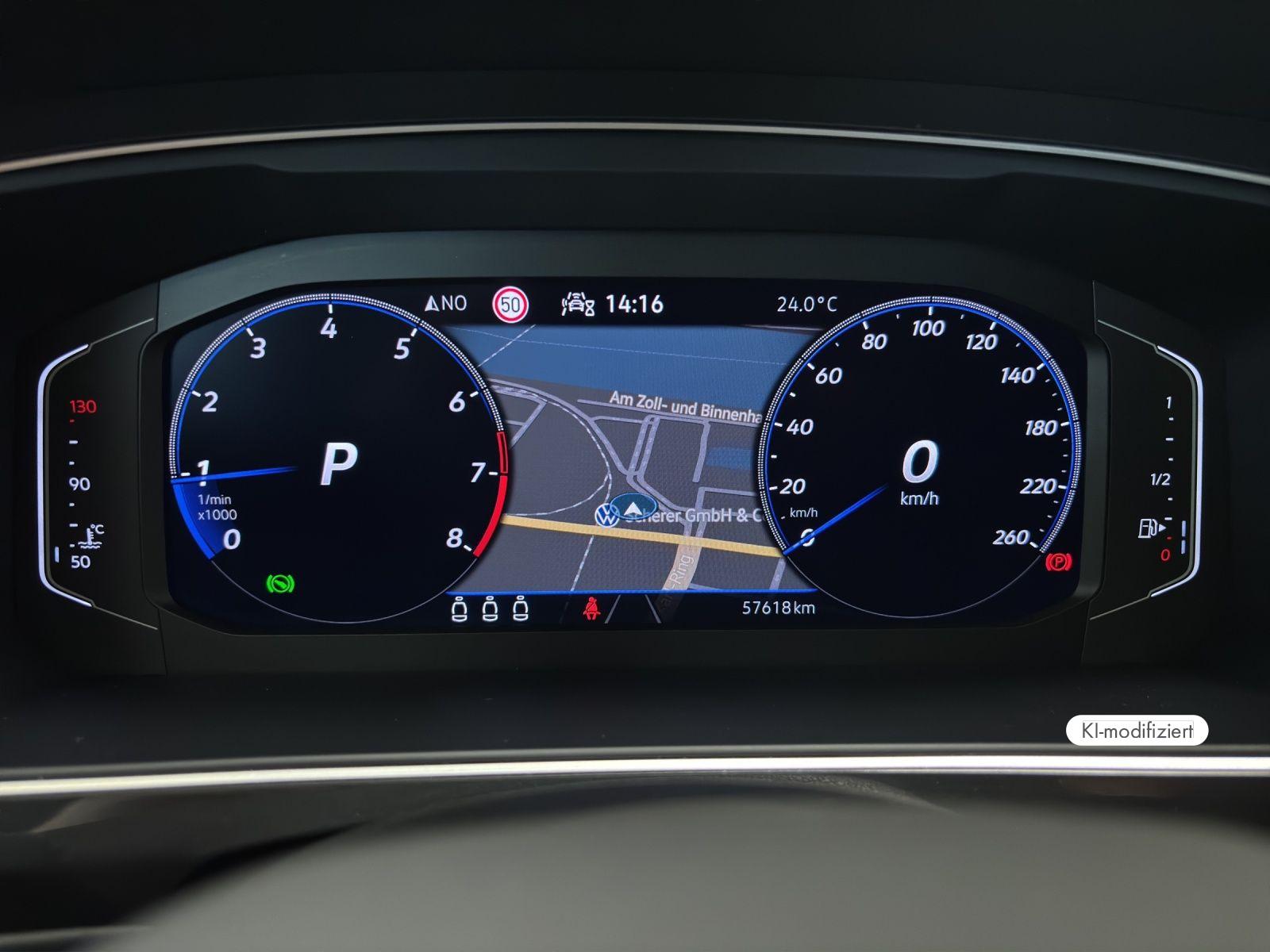 Volkswagen Tiguan 2022 г. Белый, пробег 57617 км