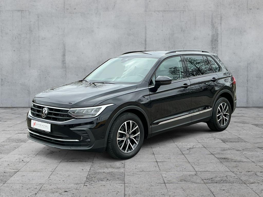 Volkswagen Tiguan 2023 г. Чёрный, пробег 54731 км
