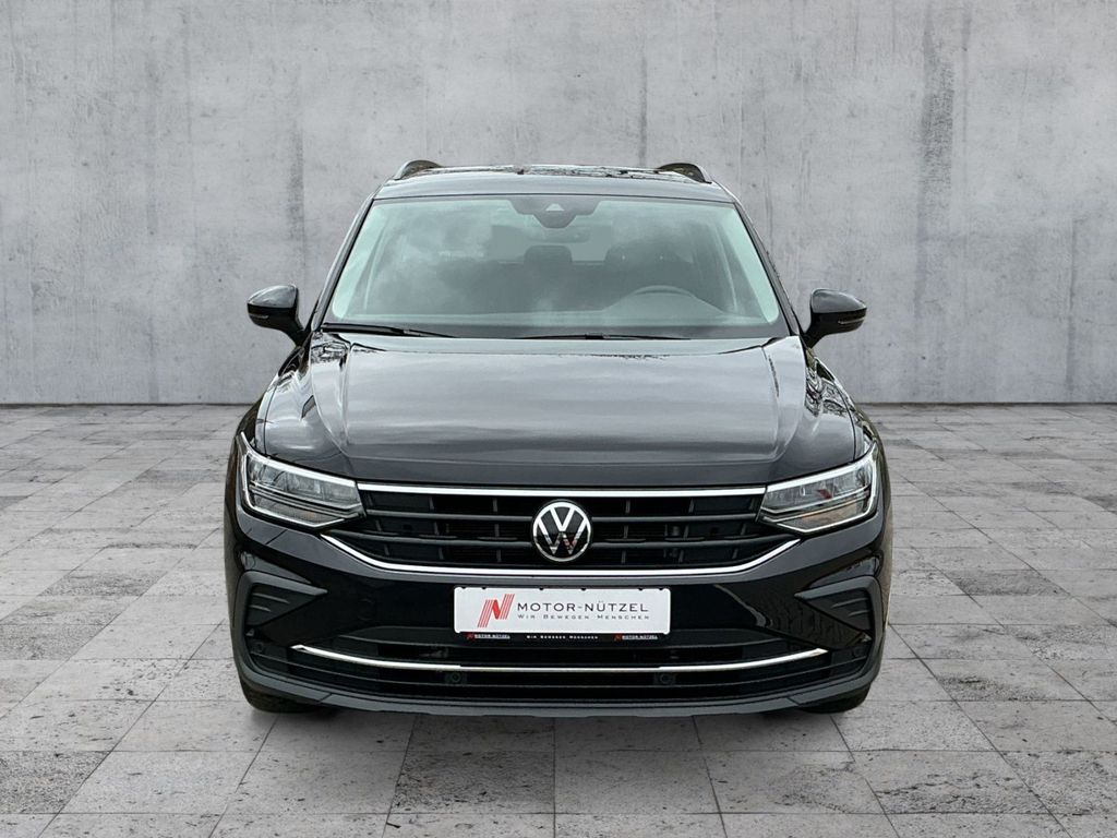 Volkswagen Tiguan 2023 г. Чёрный, пробег 54731 км