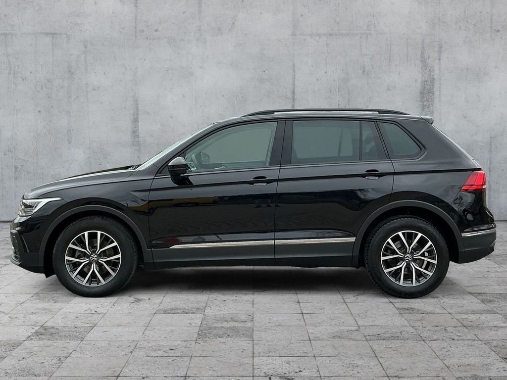 Volkswagen Tiguan 2023 г. Чёрный, пробег 54731 км