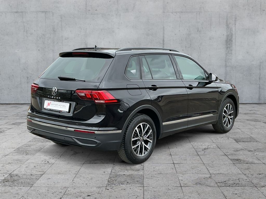 Volkswagen Tiguan 2023 г. Чёрный, пробег 54731 км