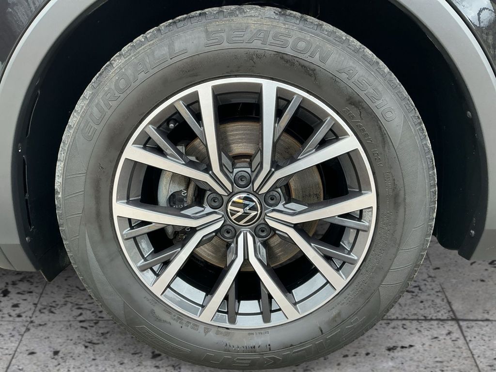 Volkswagen Tiguan 2023 г. Чёрный, пробег 54731 км