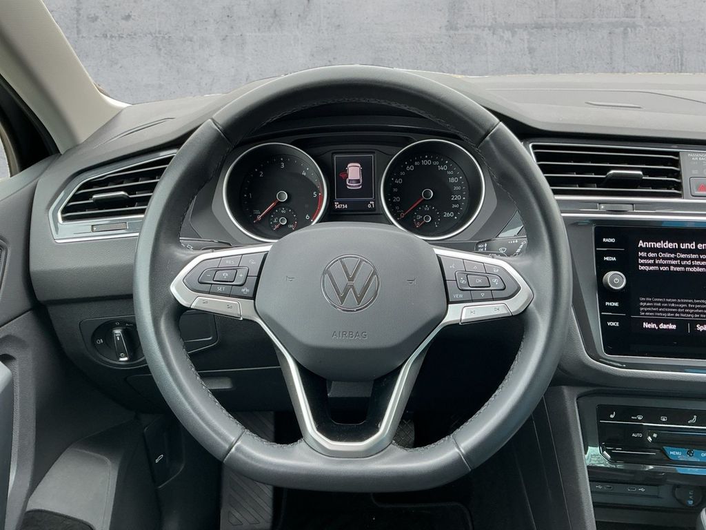 Volkswagen Tiguan 2023 г. Чёрный, пробег 54731 км