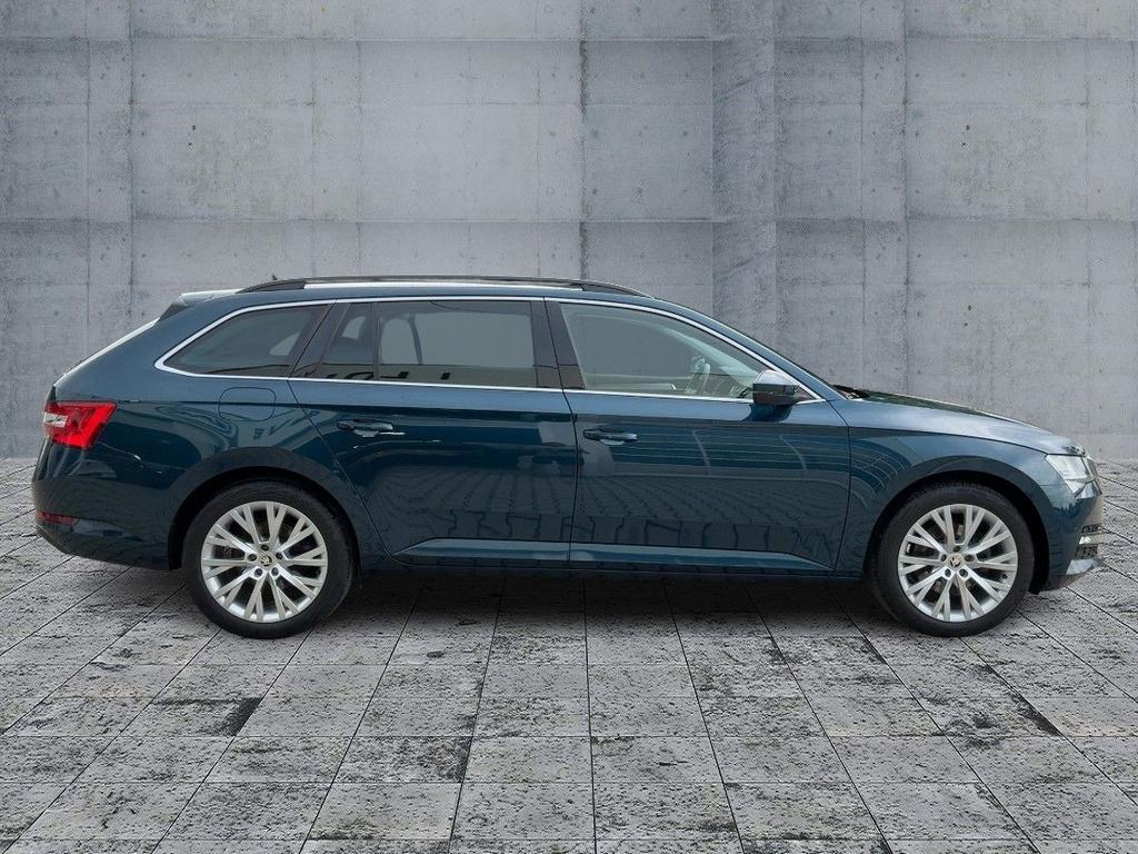Skoda Superb 2023 г. Синий, пробег 51723 км