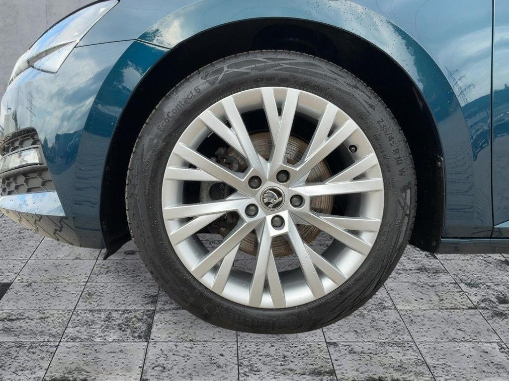 Skoda Superb 2023 г. Синий, пробег 51723 км