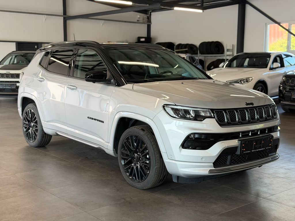 Jeep Compass 2023 г. Серебристый, пробег 59601 км
