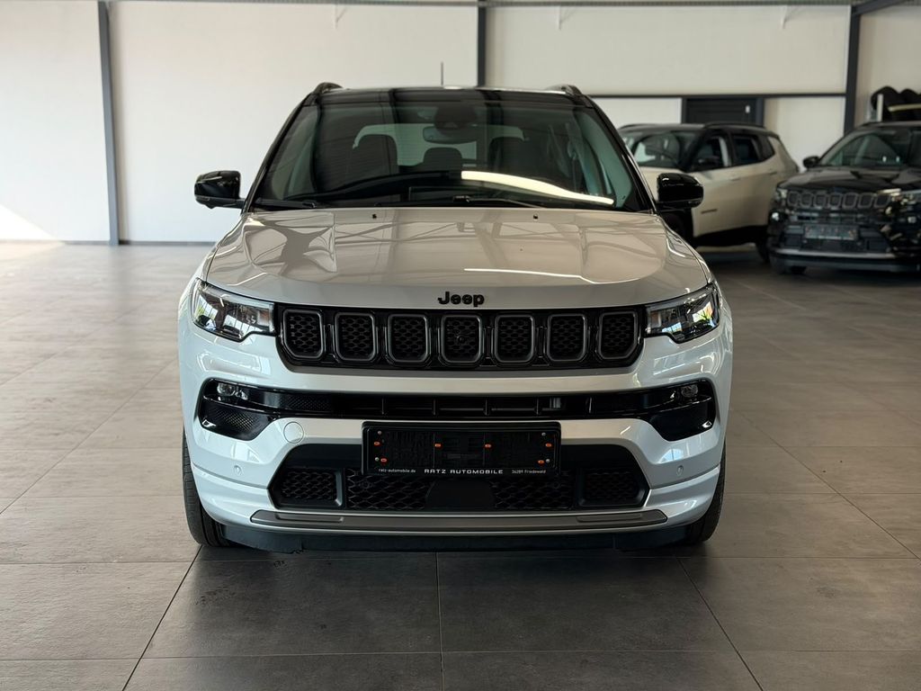 Jeep Compass 2023 г. Серебристый, пробег 59601 км