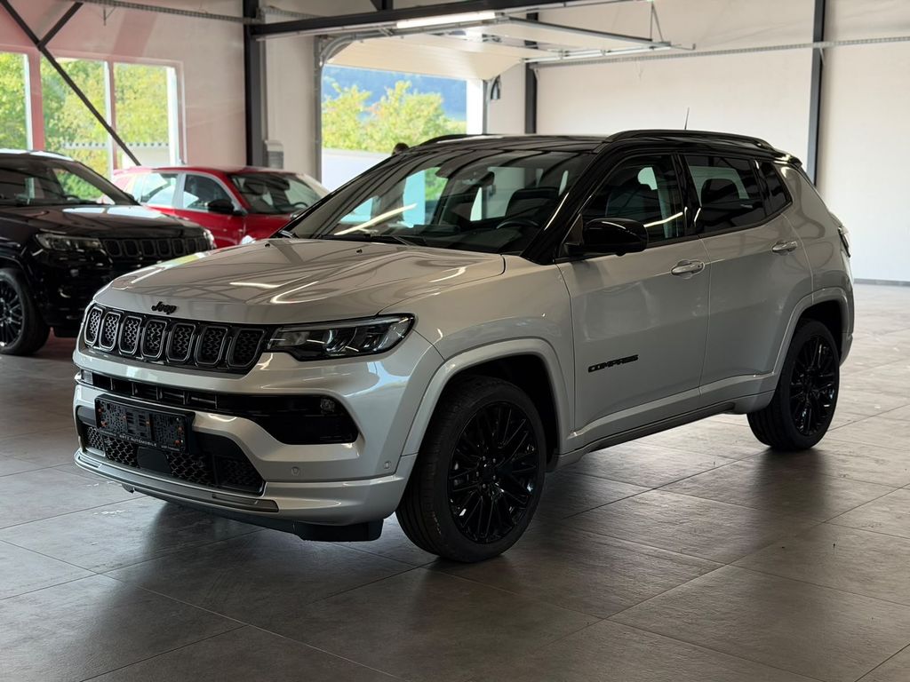 Jeep Compass 2023 г. Серебристый, пробег 59601 км