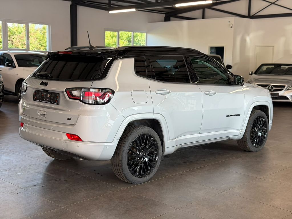 Jeep Compass 2023 г. Серебристый, пробег 59601 км