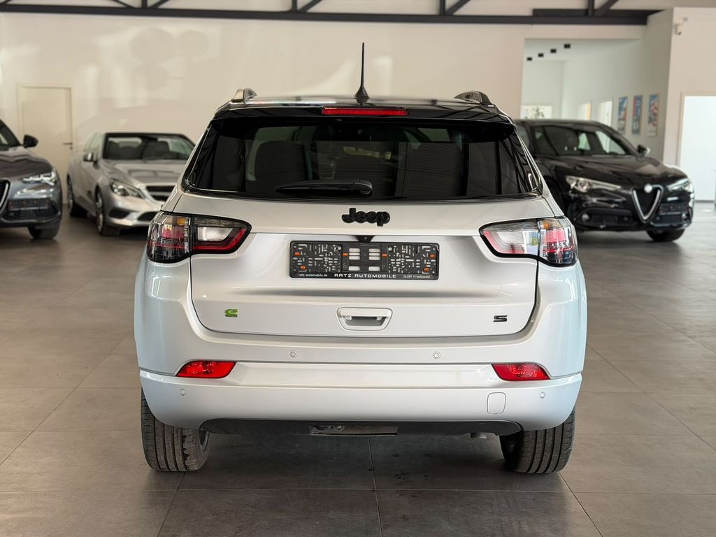 Jeep Compass 2023 г. Серебристый, пробег 59601 км