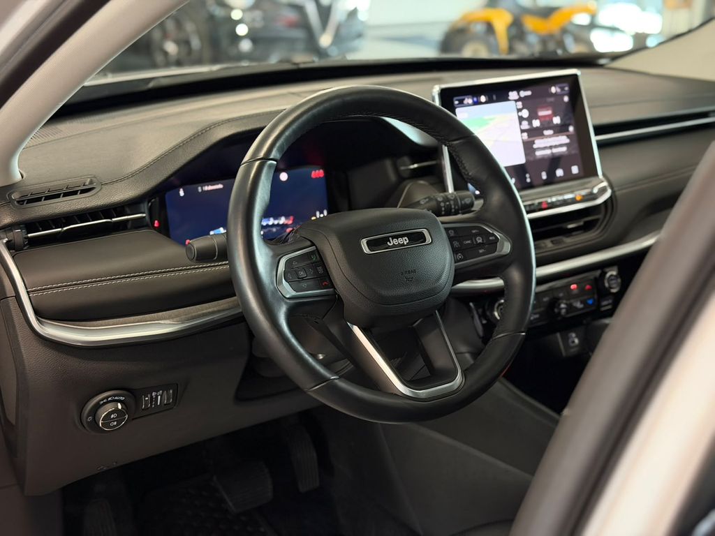 Jeep Compass 2023 г. Серебристый, пробег 59601 км