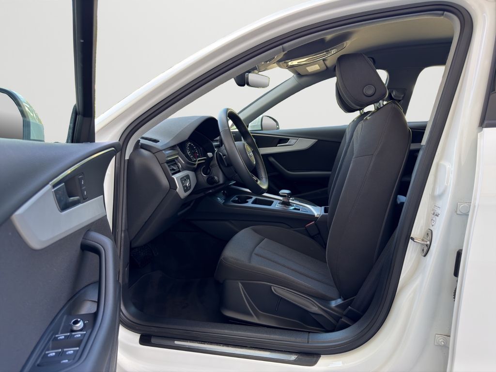 Audi A4 2023 г. Белый, пробег 50000 км