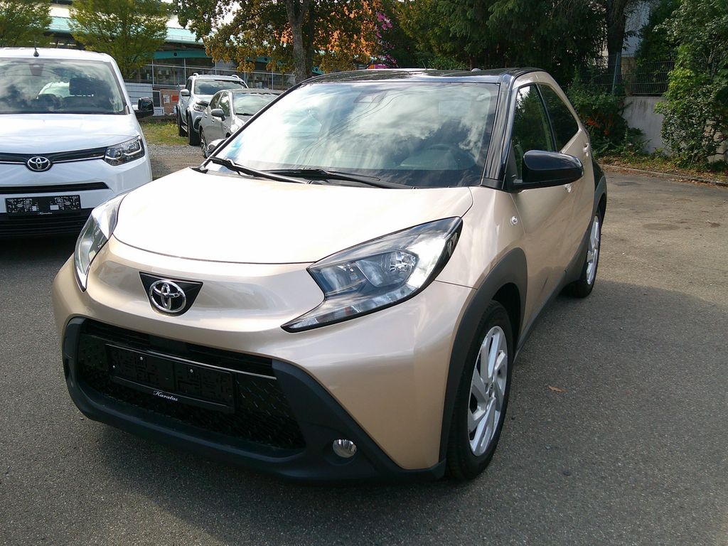 Toyota AYGO (X) 2022 г. Серебристый, пробег 56000 км