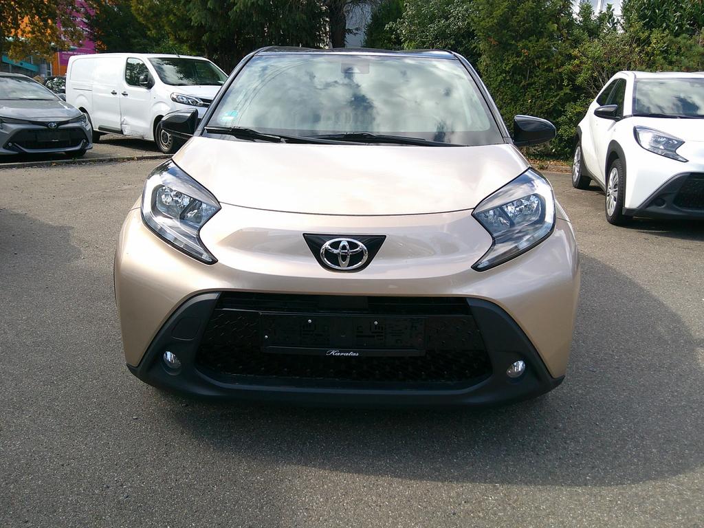 Toyota AYGO (X) 2022 г. Серебристый, пробег 56000 км